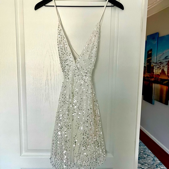 NWOT Lulus Woman’s White Shimmer Dress Size XS - Picture 2 of 3